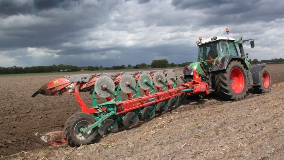 Nošeni plug 2500 i-Plough® - za traktorje do 280 KM, 4 - 6 brazdni