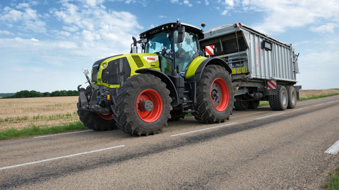 AXION 870 - 800, 295-205 KM/217-150 kW